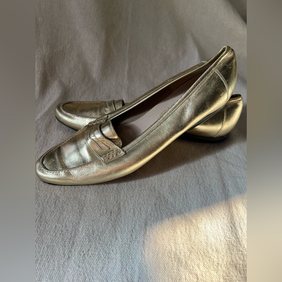 Salvatore Ferragamo 1990s Gold Loafers - Picture 7 of 8
